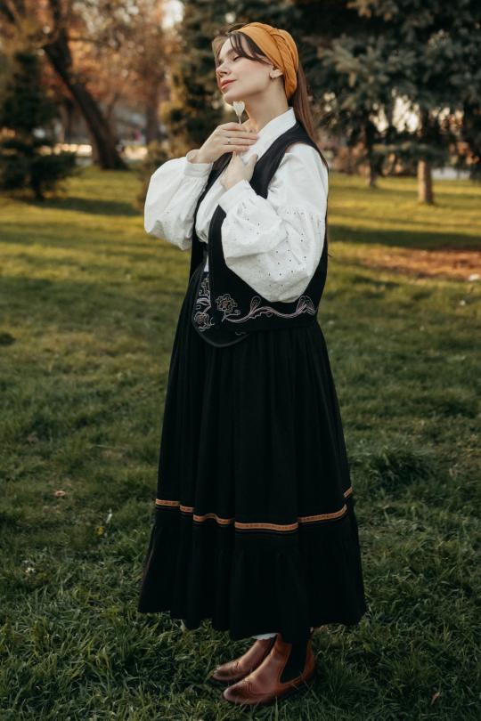 Спідниця чорна із шляркою